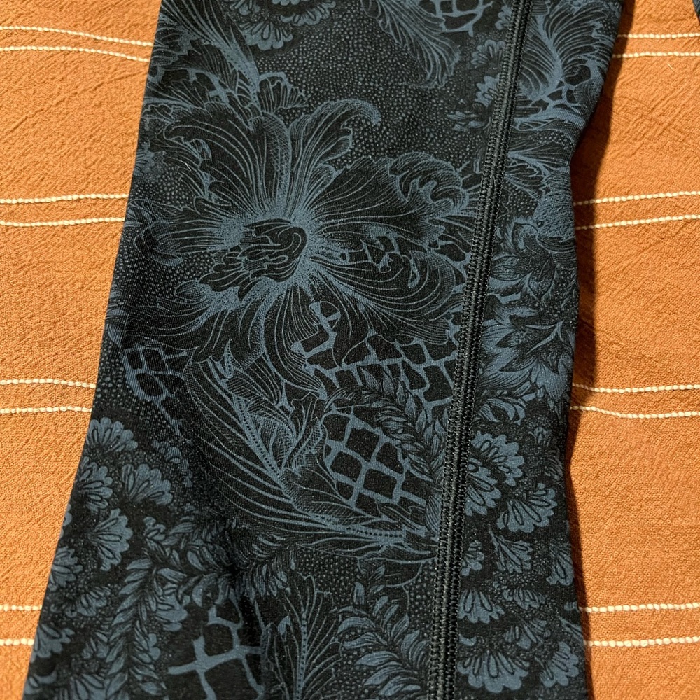 LULULEMON - Picture 3 of 5